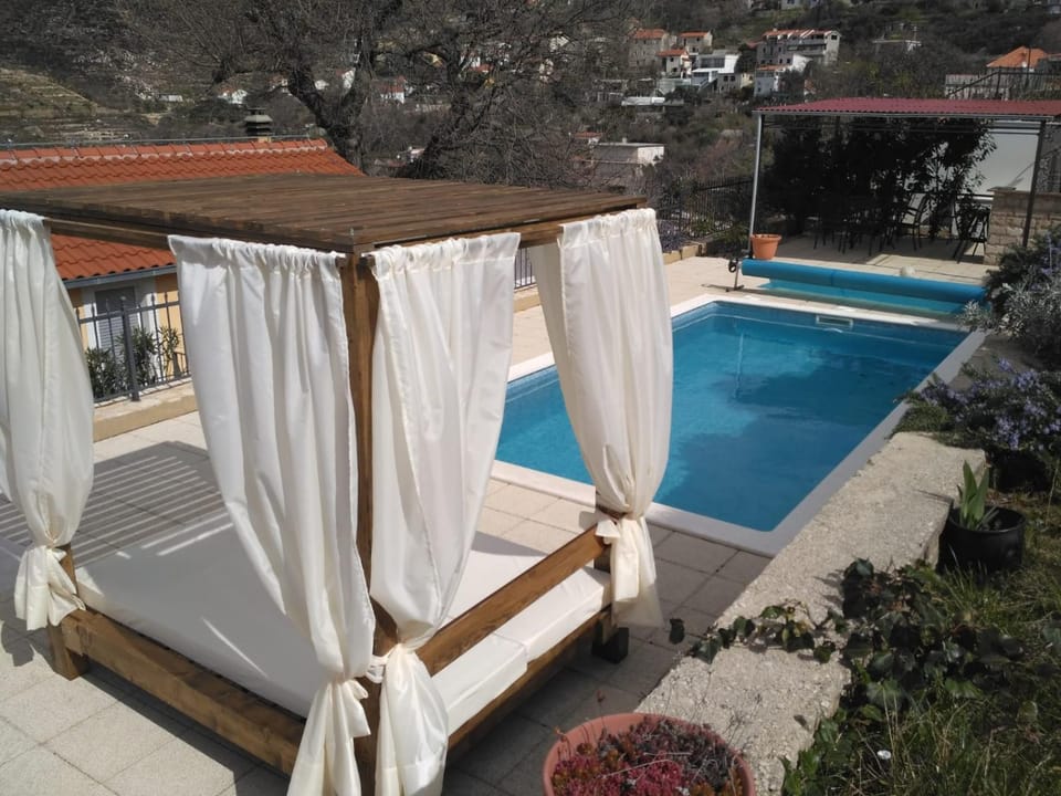Garden, Swimming pool