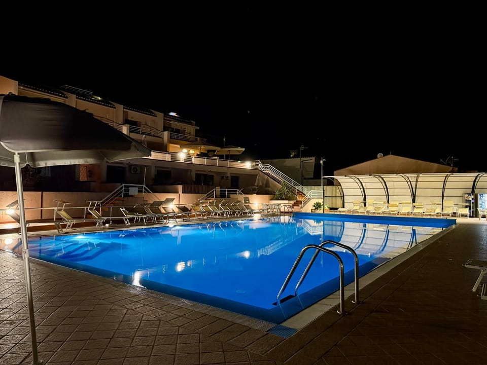 Night, Pool view, Swimming pool, sunbed