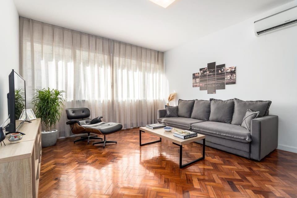 TV and multimedia, Living room, Seating area, air conditioner