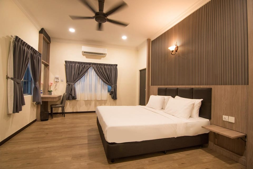 Photo of the whole room, Bedroom