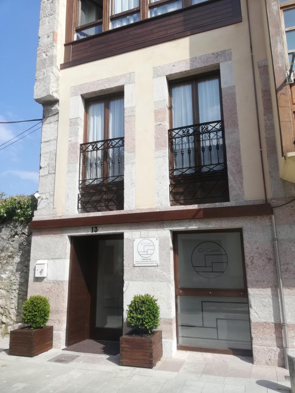 Facade/entrance