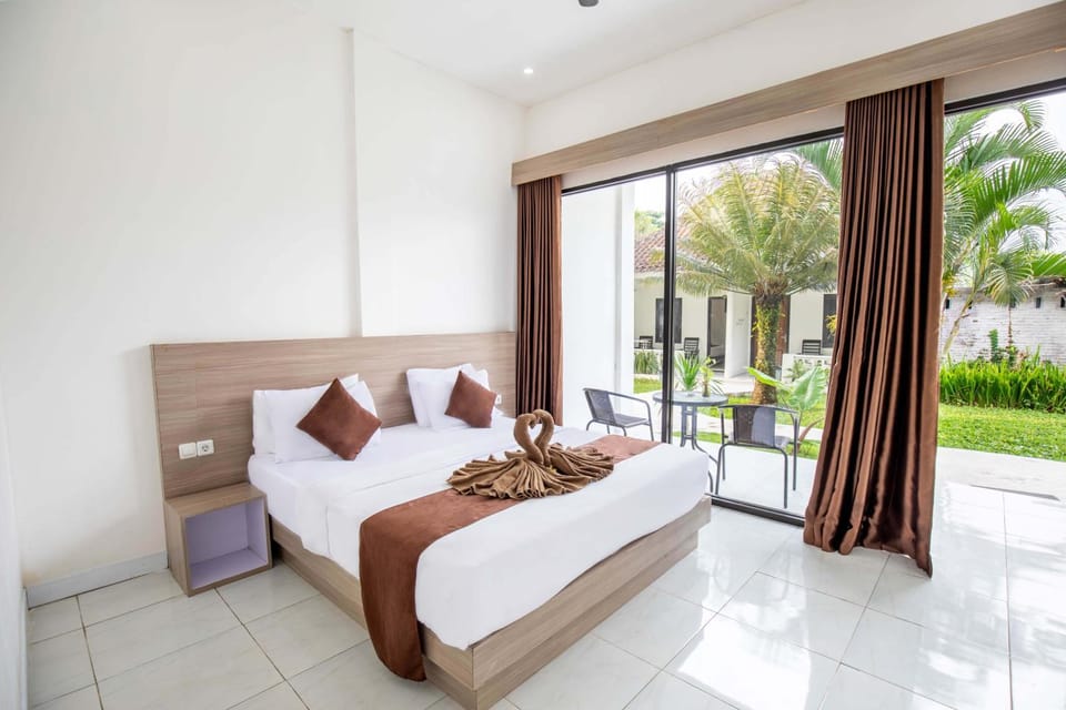 Bed, Photo of the whole room, Bedroom, Garden view, towels