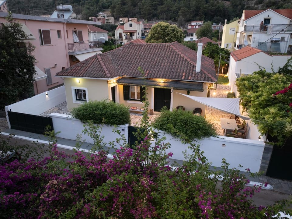 View (from property/room), Landmark view, Mountain view, Street view, VIP