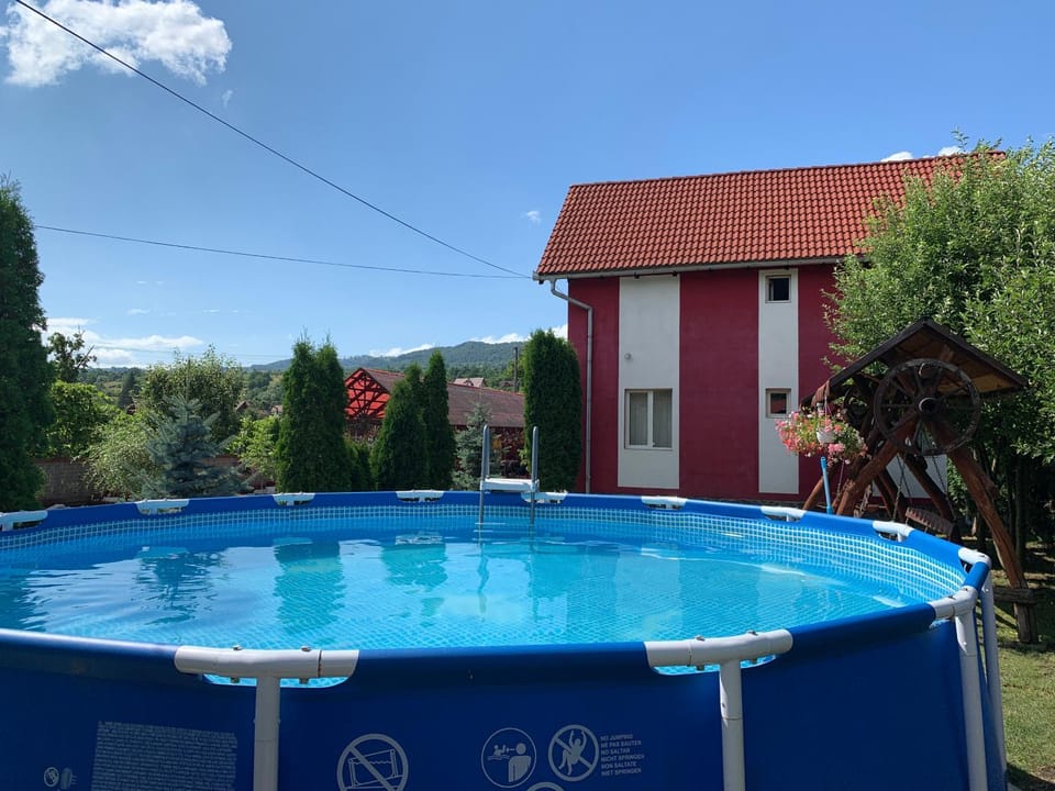 Swimming pool, Swimming pool