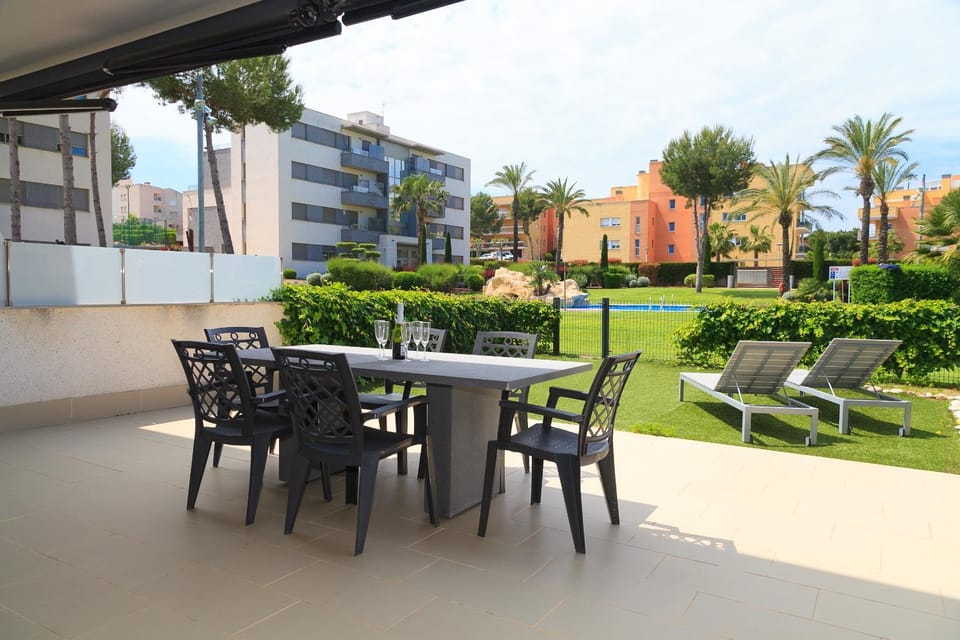 Garden, Dining area, Swimming pool, Swimming pool
