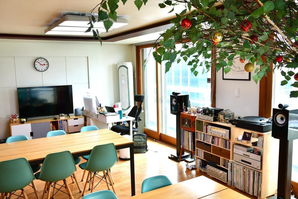 Communal lounge/ TV room, Living room