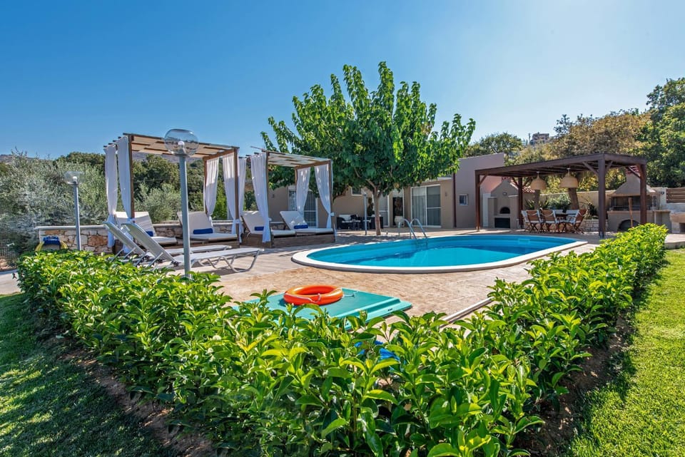 Day, Natural landscape, Garden, Garden view, Pool view, Swimming pool, sunbed