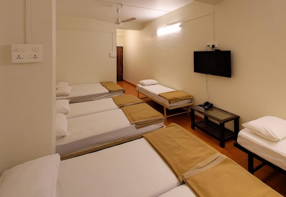 Bed, TV and multimedia, Photo of the whole room