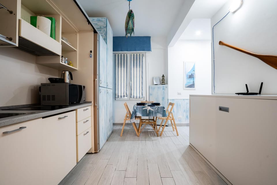 Seating area, Dining area, kitchen