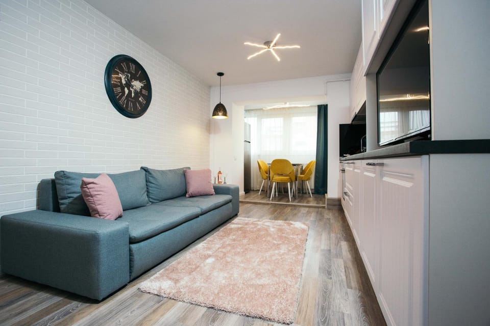 TV and multimedia, Kitchen or kitchenette, Living room, Seating area