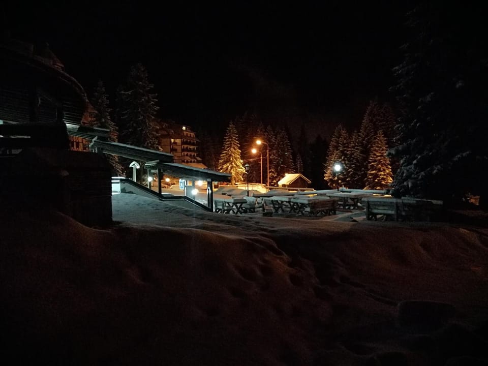 Property building, Neighbourhood, Winter