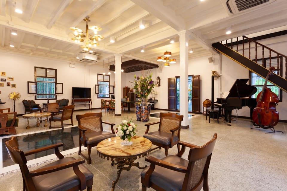 Communal lounge/ TV room