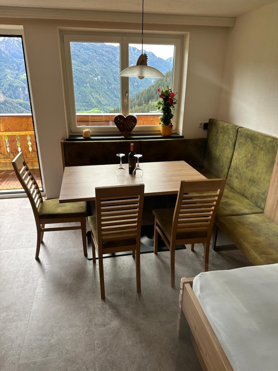 Seating area, Dining area