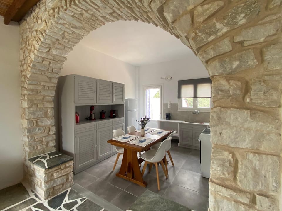 Villa Ambelas - Traditional House House in Paros, Greece