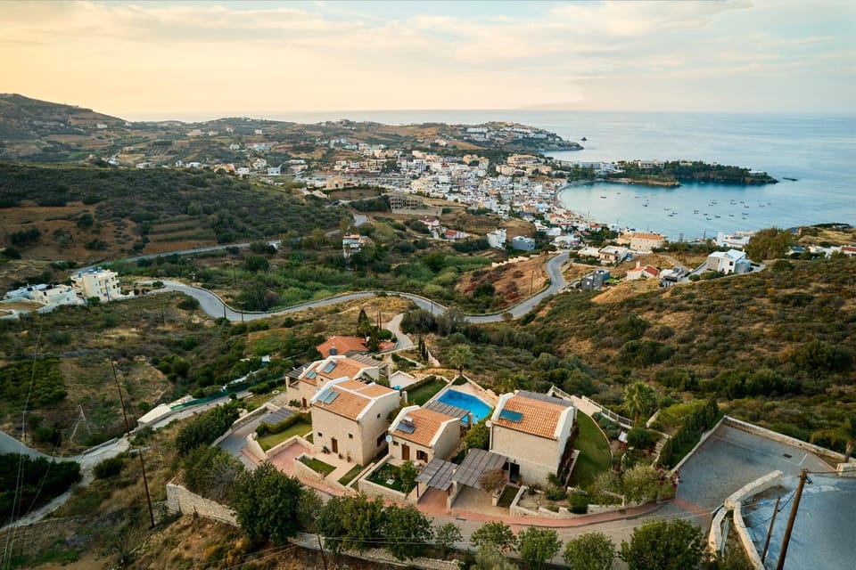 Property building, Sea view, Swimming pool