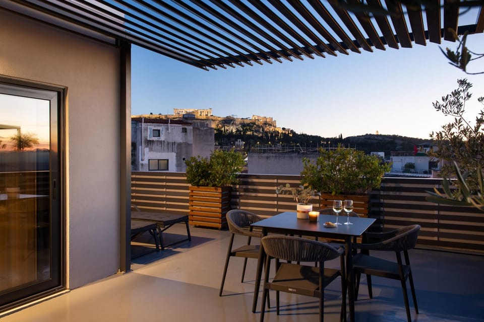 Patio, Balcony/Terrace, Dining area, Landmark view