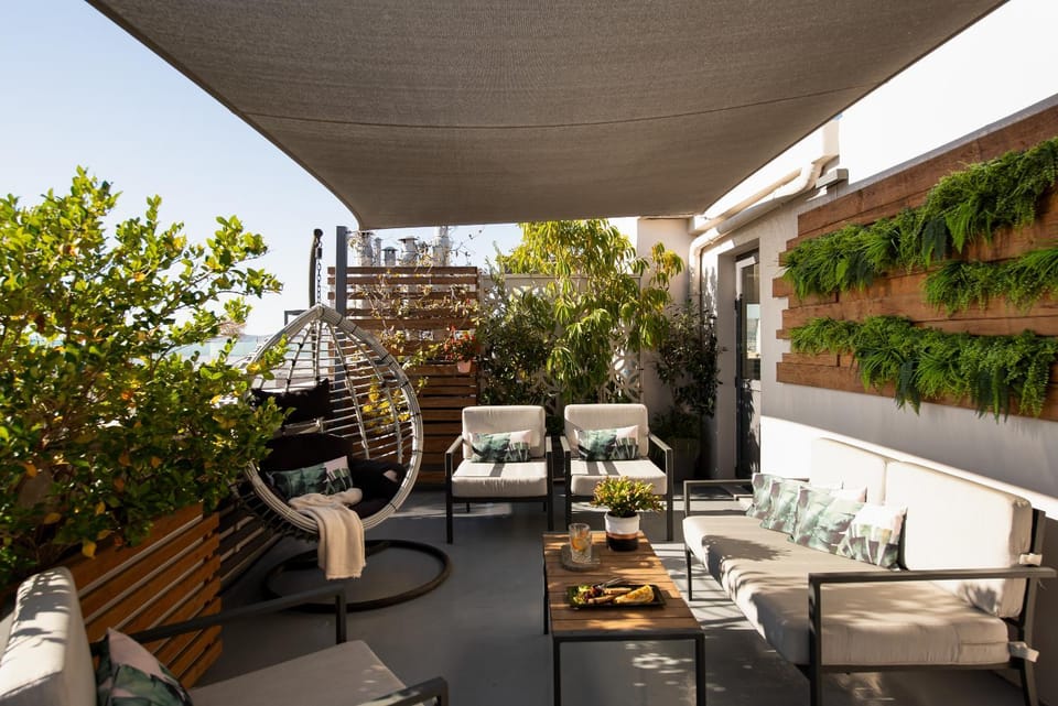 Property building, Balcony/Terrace, Seating area