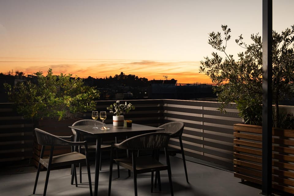 Balcony/Terrace, Seating area, Dining area, City view, Sunset