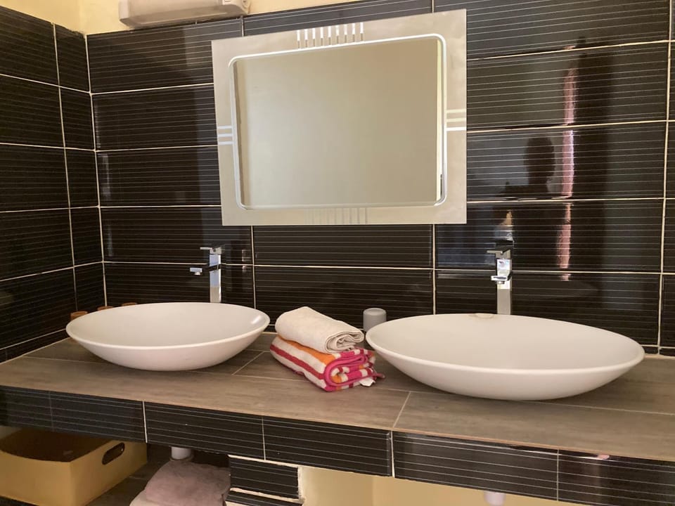 Bathroom, towels
