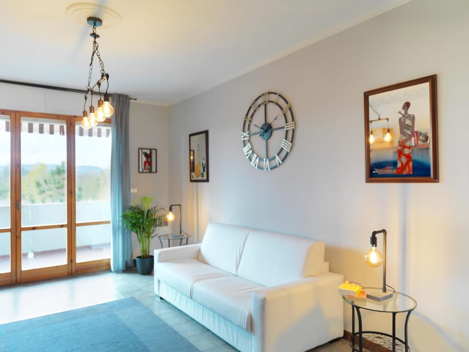 Bed, View (from property/room), Photo of the whole room, City view, Garden view, Mountain view, Quiet street view