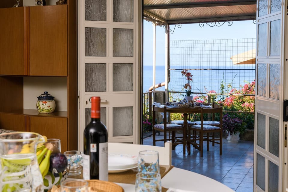 Natural landscape, View (from property/room), Balcony/Terrace, Living room, Seating area, Dining area, Food, Sea view, Lunch, Sunset
