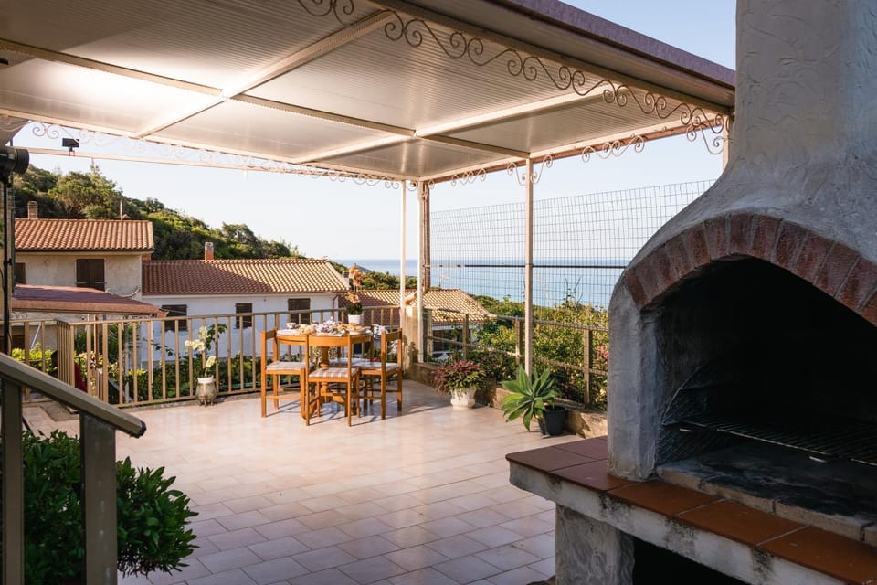Property building, Patio, Restaurant/places to eat, Day, Natural landscape, BBQ facilities, View (from property/room), Balcony/Terrace, Dining area, Sea view