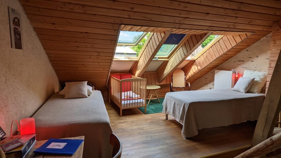Bed, Photo of the whole room, Decorative detail, Bedroom, cot, Inner courtyard view