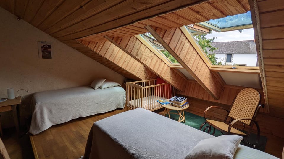 Bed, Photo of the whole room, Bedroom, cot, Inner courtyard view