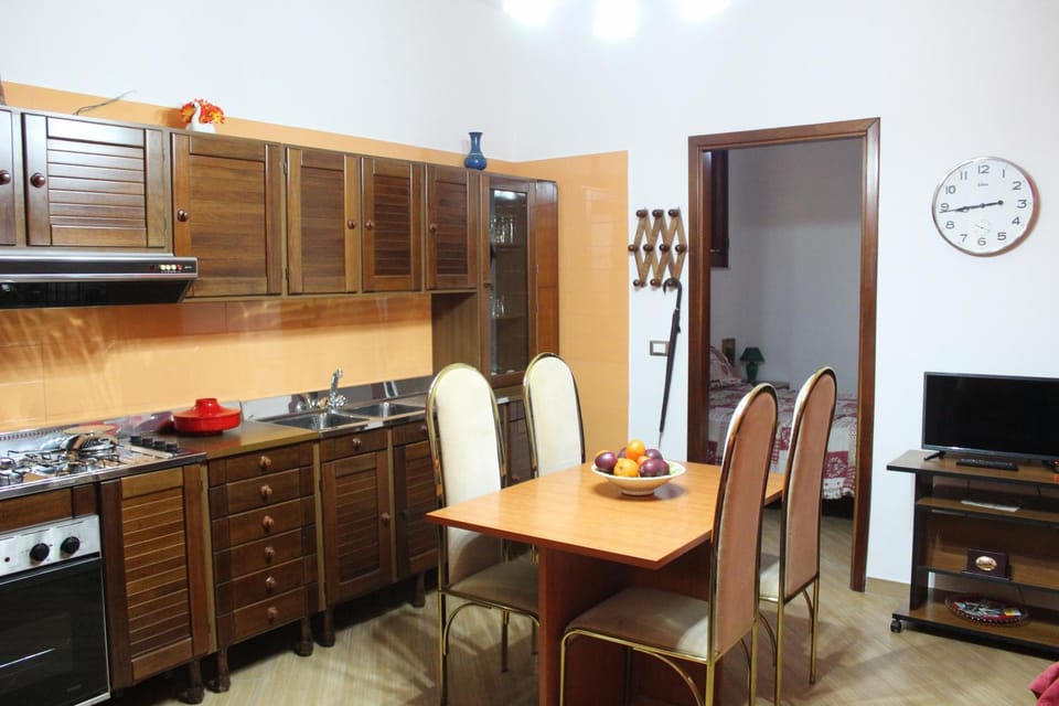 TV and multimedia, Kitchen or kitchenette, Living room, Dining area