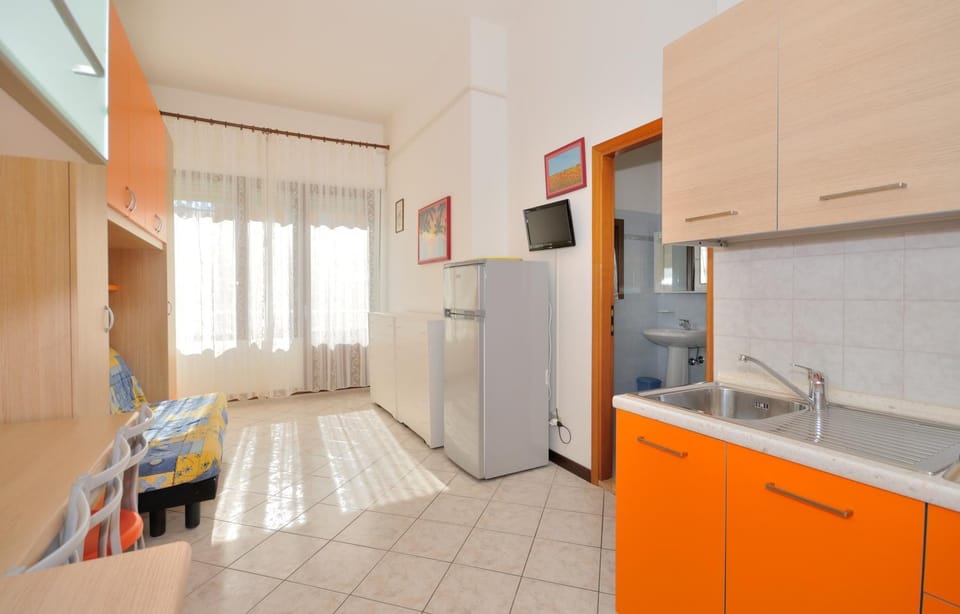 Kitchen or kitchenette, Living room, Dining area