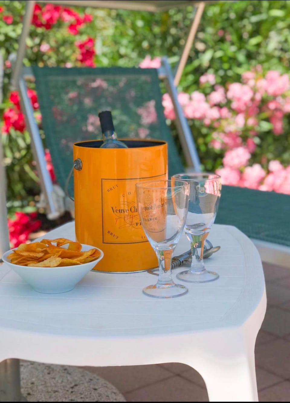 Food and drinks, Swimming pool, Drinks