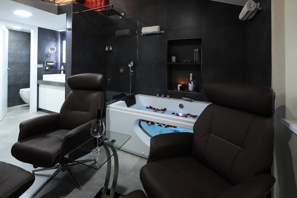 Shower, Bathroom, Living room