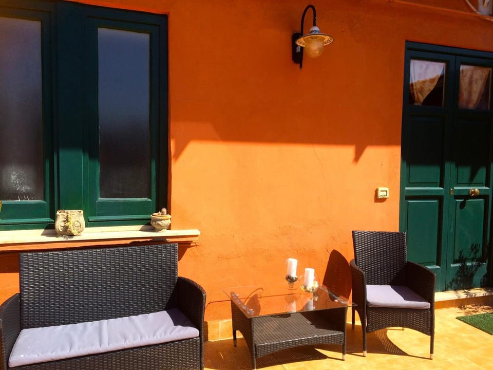 Property building, Balcony/Terrace, Food and drinks, Other, Sea view, Family
