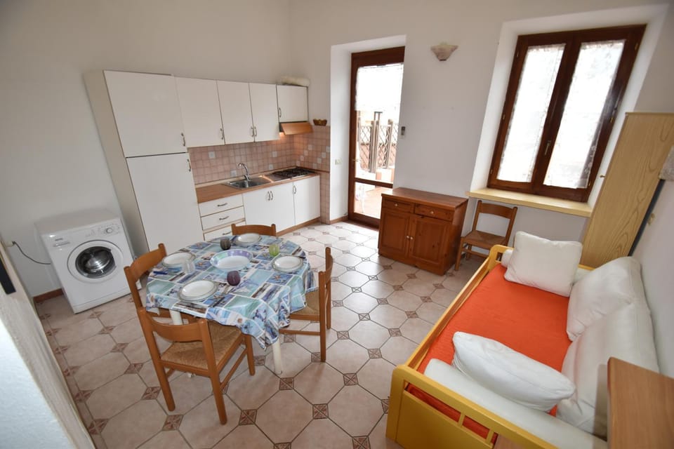 Kitchen or kitchenette, Living room, stove