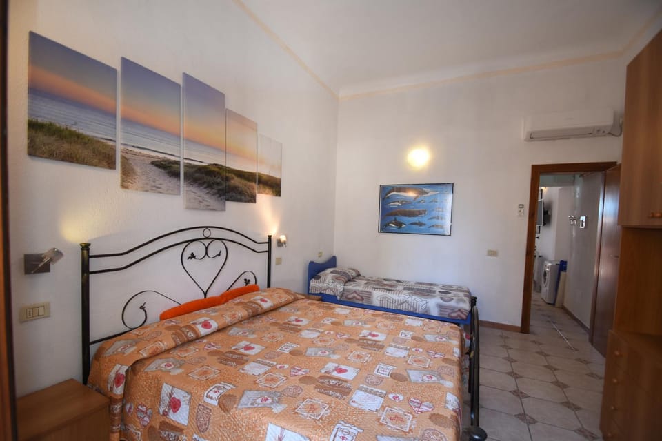 Bed, Photo of the whole room, Bedroom, wardrobe, air conditioner