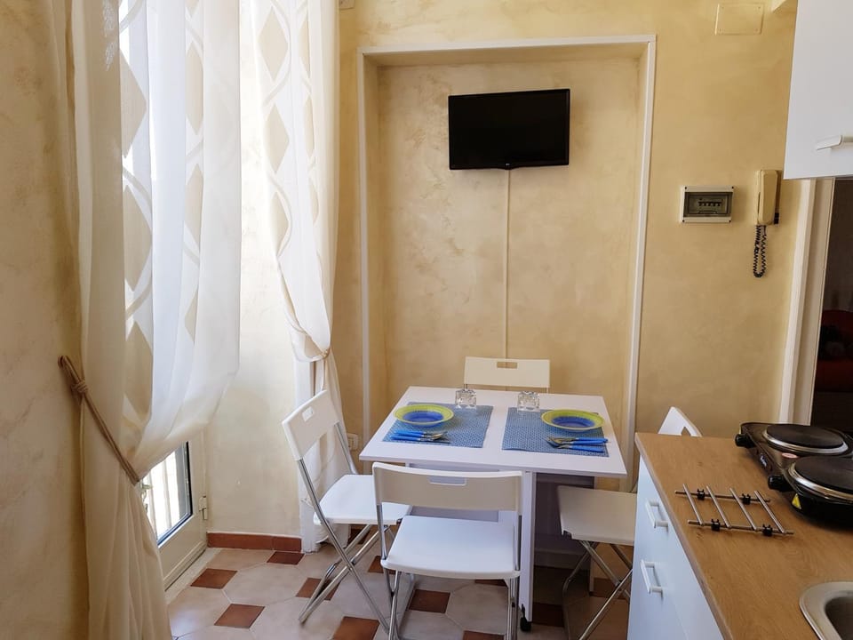 Coffee/tea facilities, Balcony/Terrace, Kitchen or kitchenette, Living room, Seating area, Dining area
