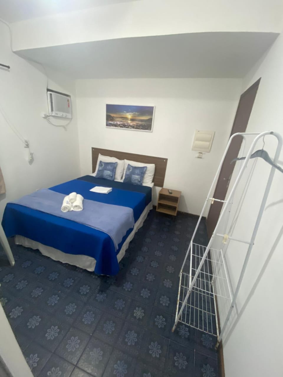 Bed, Photo of the whole room, towels