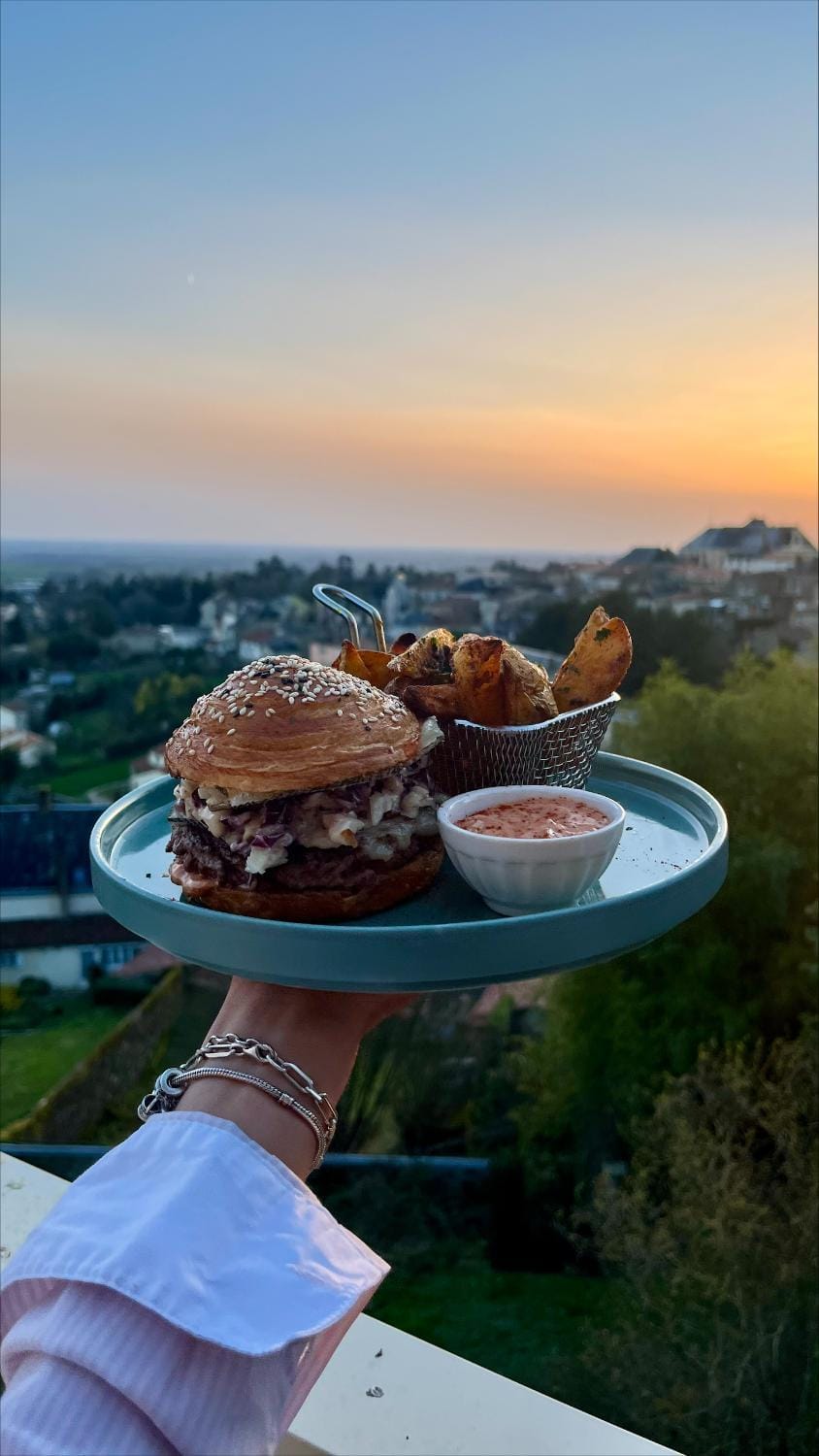 Restaurant/places to eat, View (from property/room), Balcony/Terrace, Food and drinks, Food, Sunset
