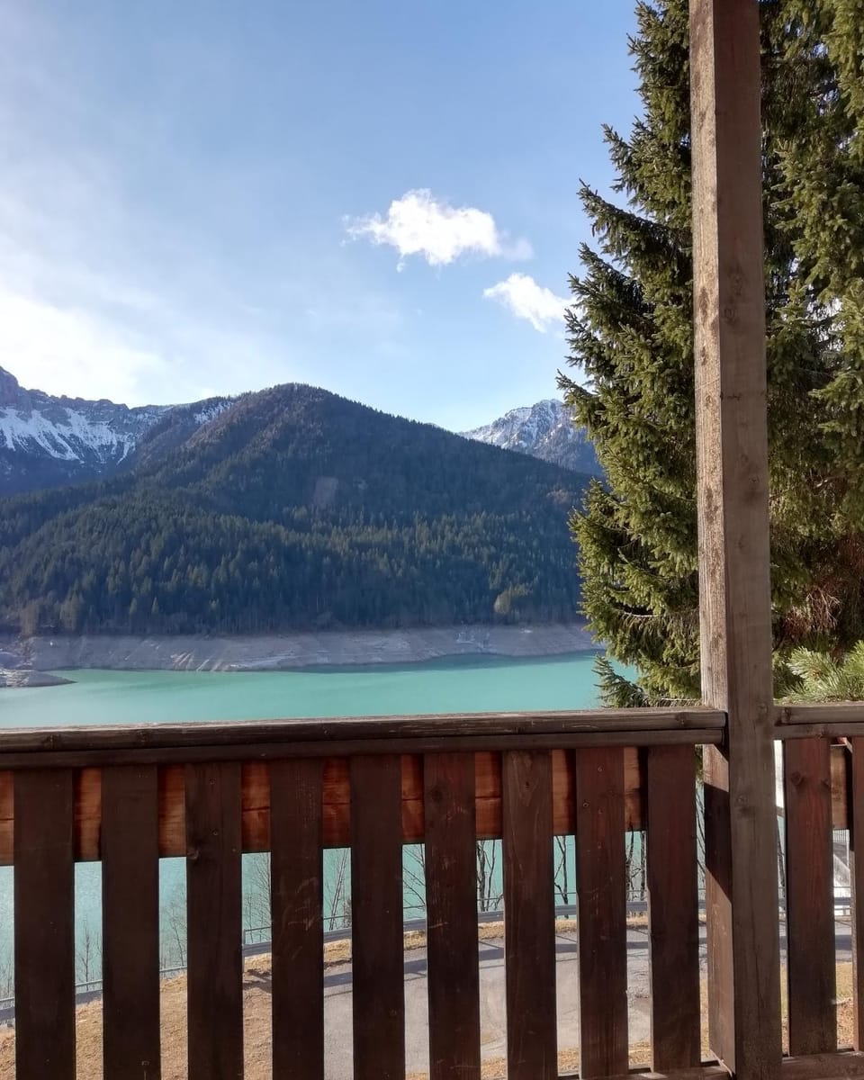 Balcony/Terrace, Lake view, Mountain view