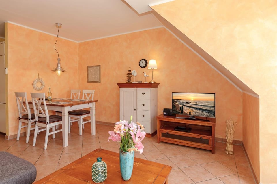 TV and multimedia, Living room, Dining area