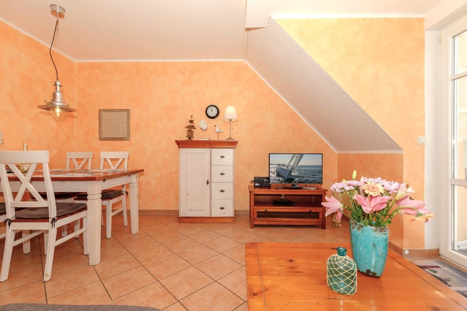 TV and multimedia, Living room, Dining area