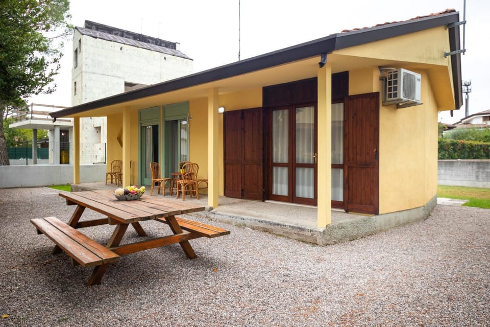 Property building, Summer, Garden