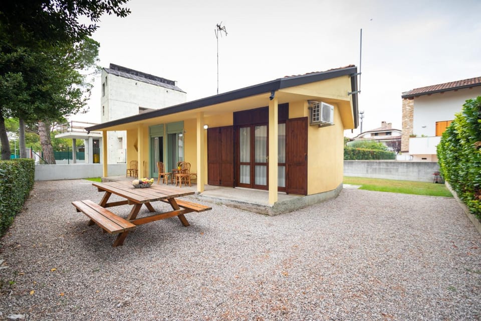 Property building, Summer, Garden