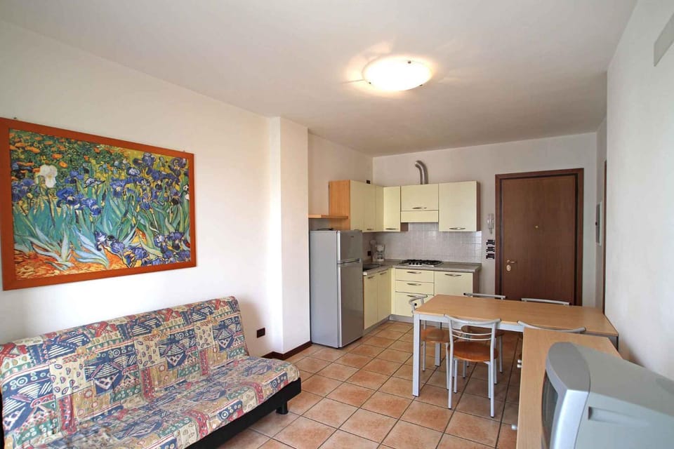 Coffee/tea facilities, Dining area