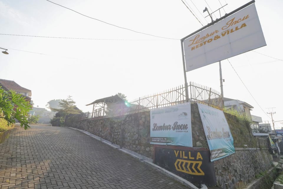 Lembur Incu Syariah Villa & Resto House in Parongpong