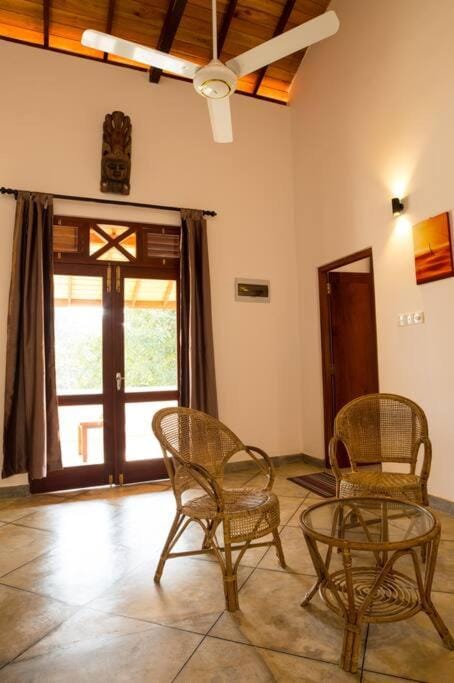 Seating area, fireplace