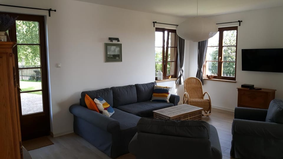 Communal lounge/ TV room, TV and multimedia, Living room, Seating area