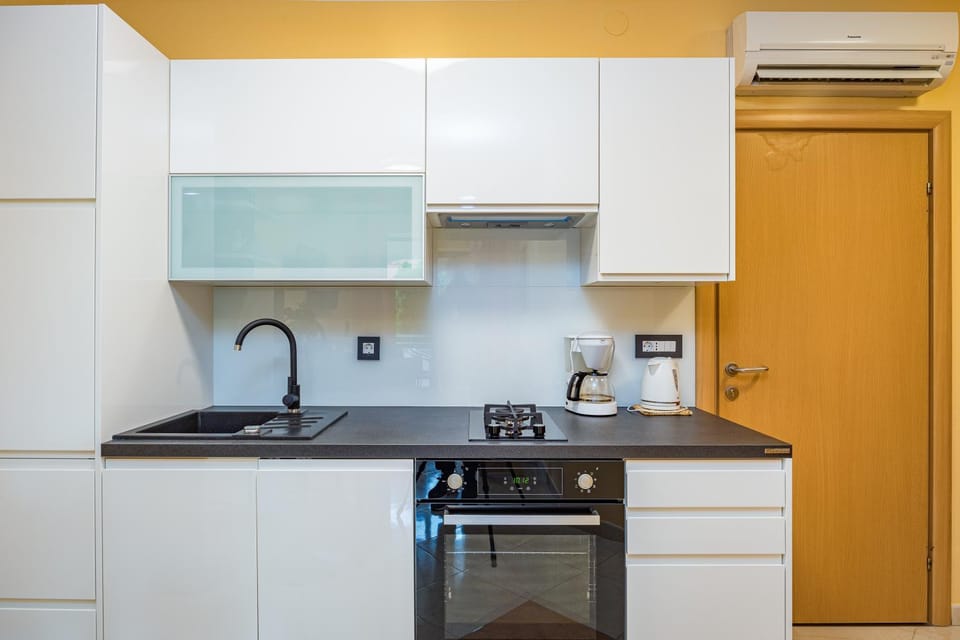 Coffee/tea facilities, Kitchen or kitchenette, pet friendly, stove