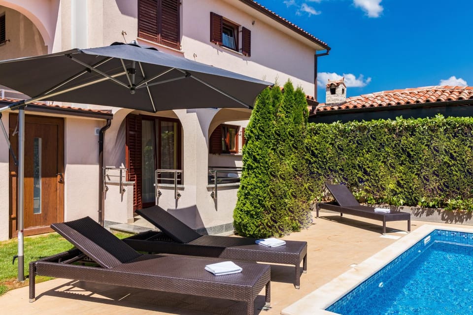 Balcony/Terrace, Balcony/Terrace, Swimming pool
