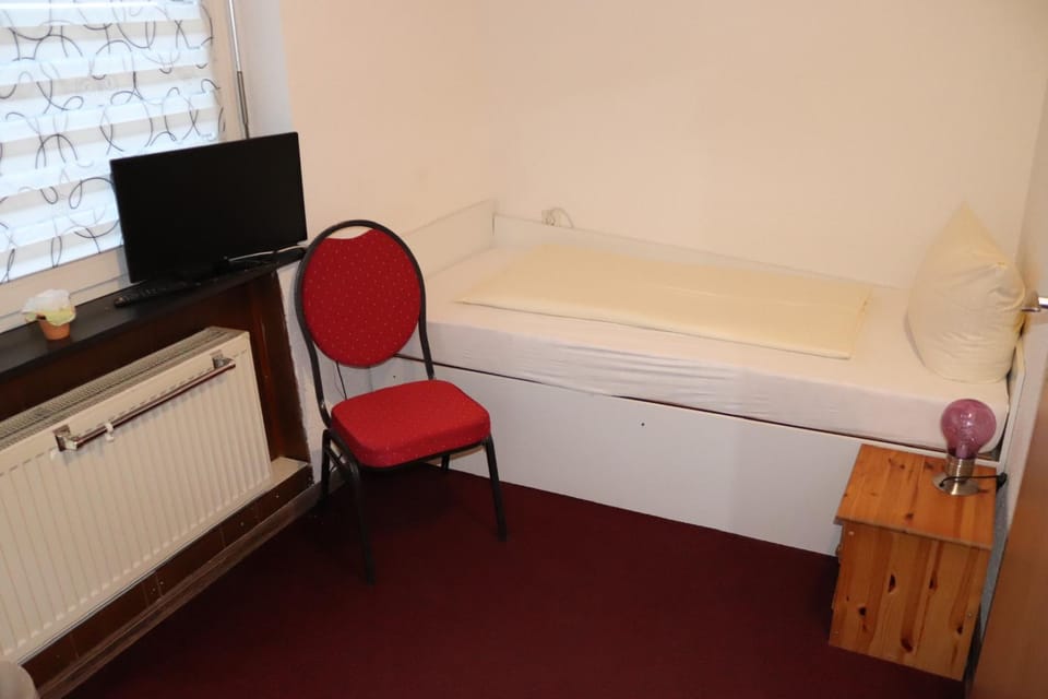 Photo of the whole room, Decorative detail